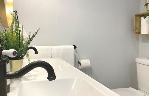 New cozy studio 2 queen beds kitchen walk to water! - Foto 31