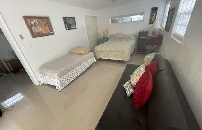 Rim Canal 'yellow House' With Canal Views & Boat Dock 1 Bedroom Cottage by RedAwning - Foto 3