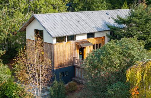 Water Views, Walk to Beach! New Hot Tub! - Foto 2