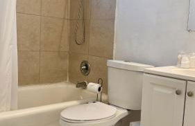 Artful 4BR Family Retreat - Foto 10