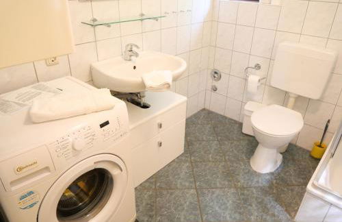 "Goldenes Haus am See mit Boot" - Foto 14