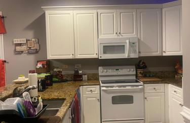 First Class Treatment Luxurious end unit Patio Pool Restaurant Bar on premises Steps away from Everything else! Spacious Condo Stocked with all You Need! - Foto 6