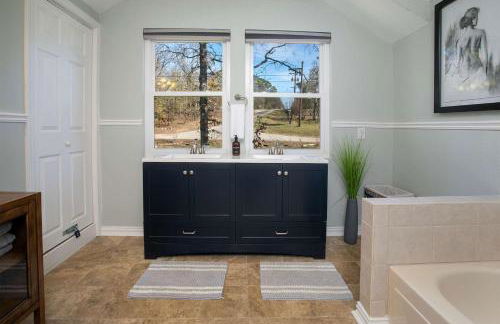 Lakefront House with Boat Dock, BBQ in Peaceful Flint - Foto 30