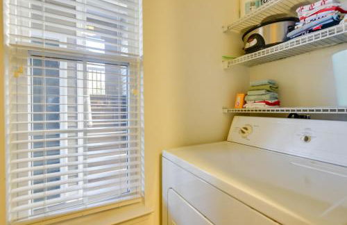 Pond Views and Community Perks Sunset Beach Condo! - Foto 19