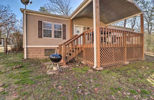 Lakefront Greers Ferry Cabin with Covered Boat Slip! - Foto 29