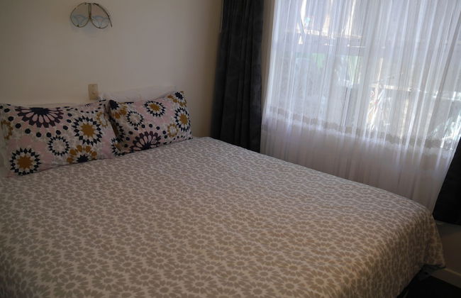 Raglan Palm Beach Motel - Photo 9