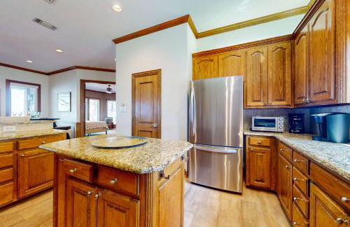 Lakefront Estate Stunning Views, Deck, Bar and Dock - Foto 12