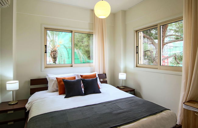 Phaedrus Living: City View Luxury Iras Flat 102 - Photo 4