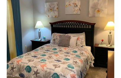 First Class Treatment Luxurious end unit Patio Pool Restaurant Bar on premises Steps away from Everything else! Spacious Condo Stocked with all You Need! - Foto 2