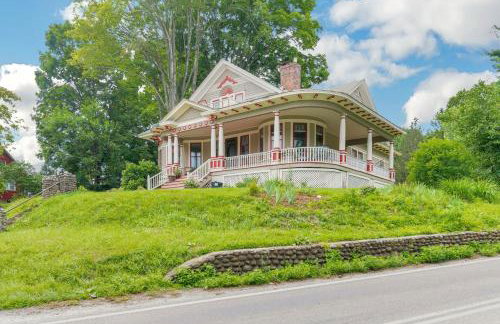 Mountain View Victorian with Convenient Location and Lots of Space tp Play farmhouse - Foto 44