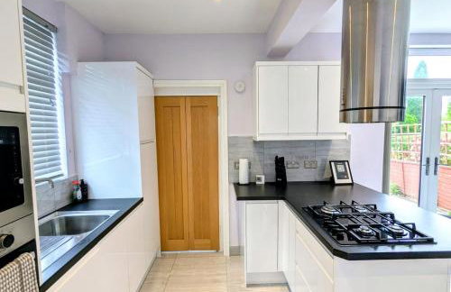 Recently renovated 4 bed home - Foto 1