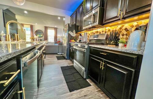 Lux Townhome Free Parking 12 min to BWI - Foto 24