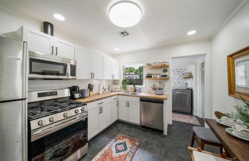 Next to Expo, 5 beds, Hot-tub, corn hole, pets! - Foto 14