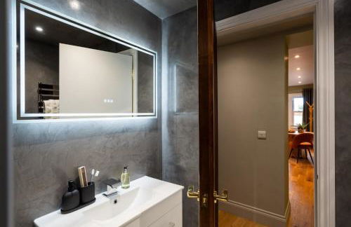 Commandery Vaults - Luxury Apartment in City Centre with SKY TV - Foto 52