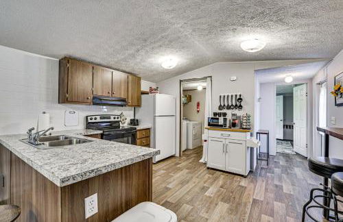 Riverfront Floral City Stay with Dock and Hot Tub! - Foto 4