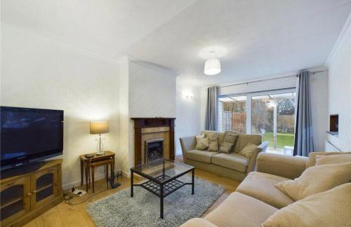 10 mins from Gatwick, jacuzzi, 8 persons - Foto 1