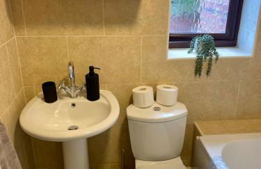 Comfy Chippenham Double Ensuite Home with Large Garden with Parking x 4 - Foto 46