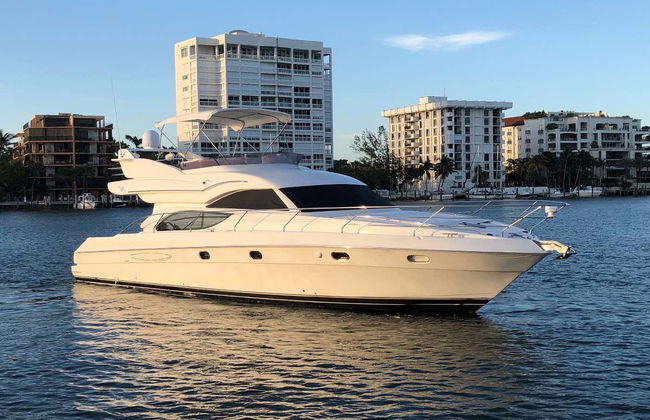 Miami Private Yacht Ride - Photo 4