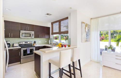 Hemingway 3 Bedroom Condo 2 Blocks from the Beach - Photo 8