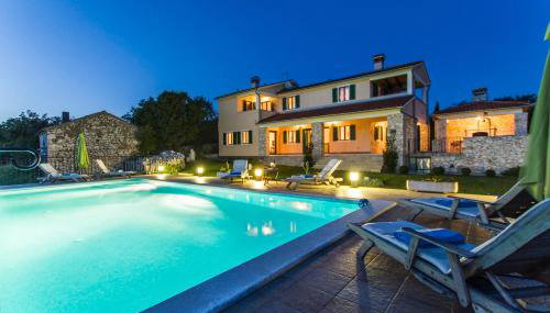 Elegant 4-Bedroom Villa with Private Pool and Amazing Sea Views - Foto 2