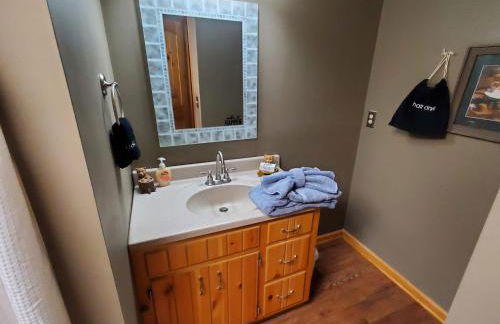 Gorgeous Cabin by Lake with Waterview and walking access - Foto 12