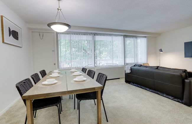 Crystal City Comfortable Apartments - Photo 40