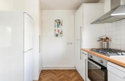 Bright and Spacious Apartment-Unbeatable Location! - Pass the Keys - Foto 9