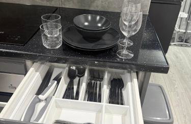 Cosy Luxury Home with Private Parking Sleeps 3 - Photo 11