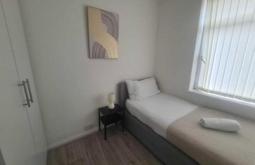 Homely 2 Bedroom Dudley - Foto 8