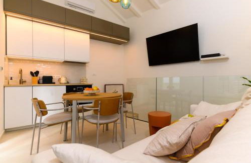 S27-Modern house in the old centre with parking - Photo 25