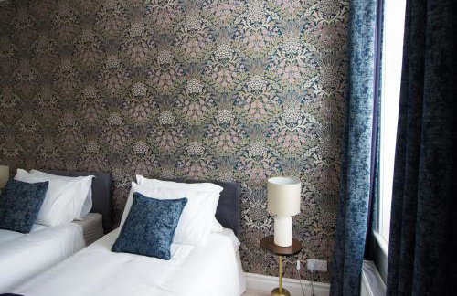 Holmfirth Home, Comfortable Stay, Near Trails and Town, Sleeps 5 - Foto 12