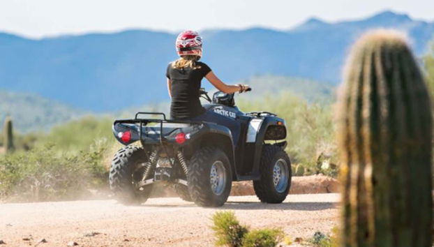 Recorriendo el desierto en quad