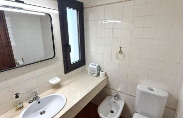 Apartamento en la Escala con piscina y parking - Photo 39