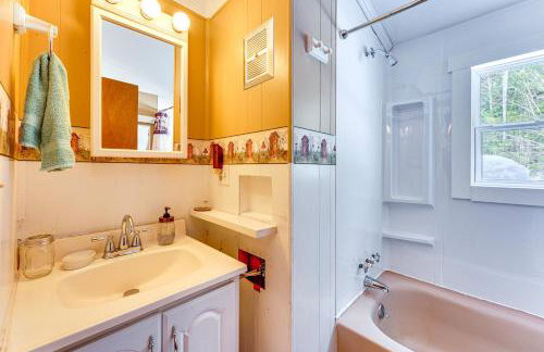 Hike, Ski and Unwind Cabin with Deck in Chester! - Foto 18