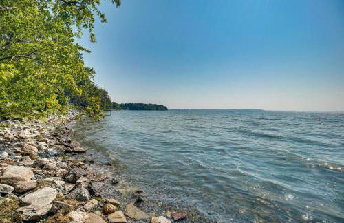 Grill Out, Play Pool Huge Home on Lake Champlain! - Foto 35
