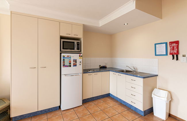 Sunlit Waters Studio Apartments - Foto 18