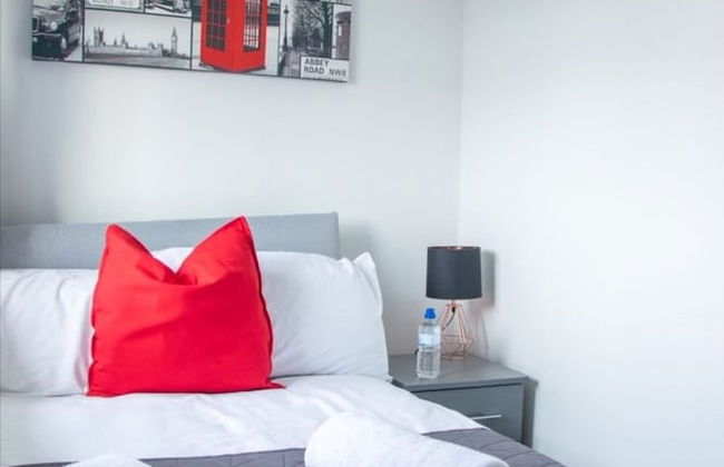 New Cross Mews 4 Bedroom 2 Bathrooms Fast Wifi Parking Sleeps up to 12 - Photo 14