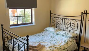 Large, 3 Floors, Sleeps 16, 4 Baths, 5 Parking, Semi rural Leicester - Foto 3