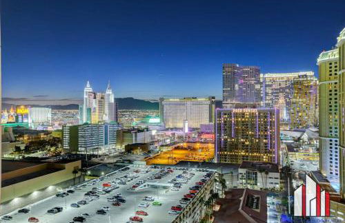 MGM Signature-32-607 F1 Track & Strip View Balcony - Foto 54