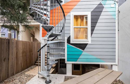 Mid-Century Marvel Steps from Restaurants Bars and Markets 3BR & 2BA - Foto 39