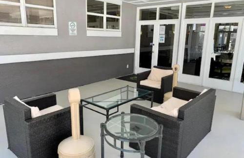 Two bed condo in Parkway Palms Resort - Foto 28