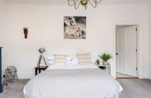 Cotswold Cheltenham, whole house with hot tub - Photo 62