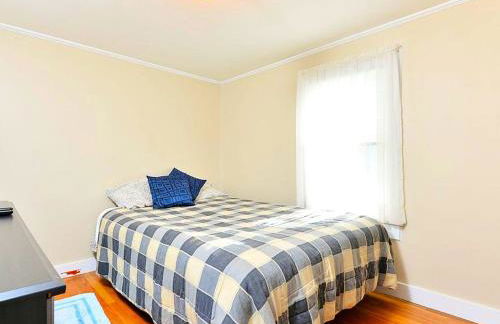 Gorgeous Waterfront Cottage with Luxurious Hot Tub for a Weekend Getaway near Cape Cod, Massachusetts - Foto 8