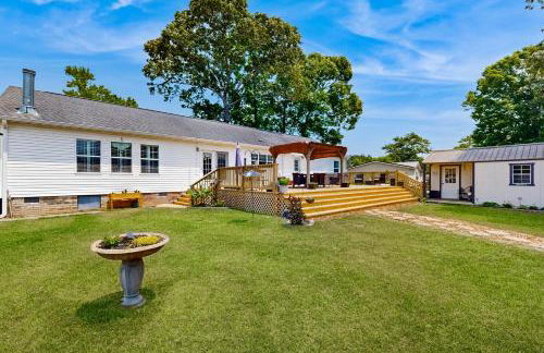 Renovated Retreat with Private Pool and Hot Tub - Photo 27