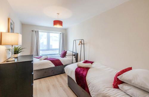 Waterfront Quayside Apartment with secure parking & lift, Ideal for Mobility Users - Foto 30