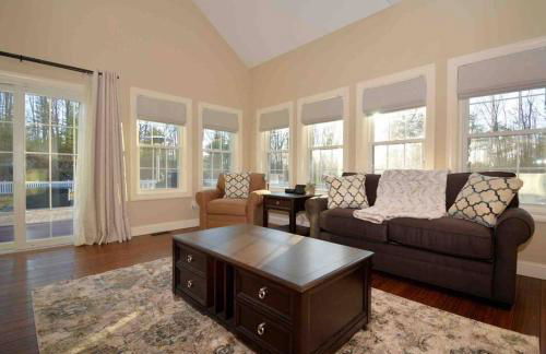 9 Bedroom Saratoga Retreat, In-Ground Heated Pool, HotTub, Firepit, Gourmet Kitchen, Private Office - Foto 70