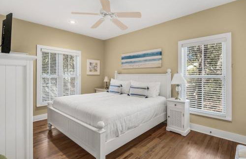 Beach Bungalow, 3 Min Walk to Beach, Golf Cart, 4 bikes, Wagon - Foto 6