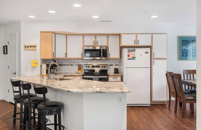 Lake Hideaway Waterfront Condo w/ Resort Perks! - Photo 10