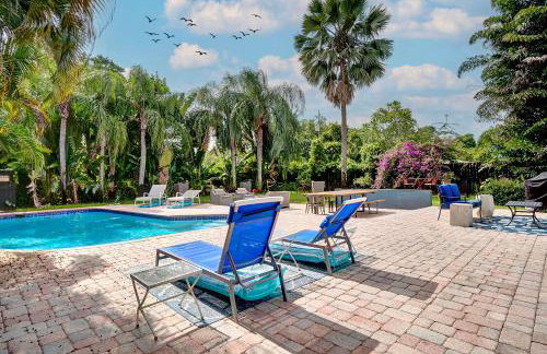 Breathtaking Pool Home and Backyard by Wilton Mnrs - Foto 1