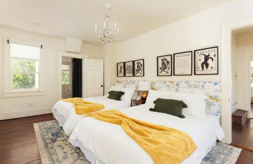 Historic 1897 Bill Murray House, DT Charm, Game Room and Parking - Foto 18